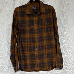 Patagonia Mens M Long-Sleeve Long Sleeve Shirt Fishing Pocket Brown/Black Plaid